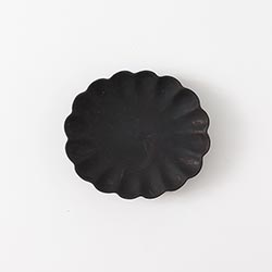 菊割黒マット楕円小皿