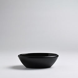 漆　黒オーバル小鉢　11×17