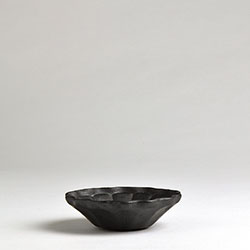 煌陶窯　花型丸鉢　黒　12cm
