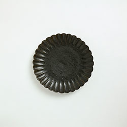黒釉　花型黒丸皿　22cm