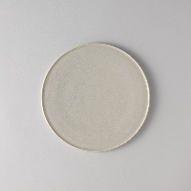 イワオトナリテ　フラットリムプレート20cm　白