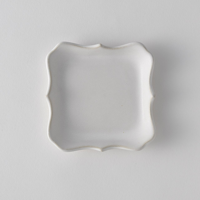 水谷ちえみ　タタラ輪花正角小皿